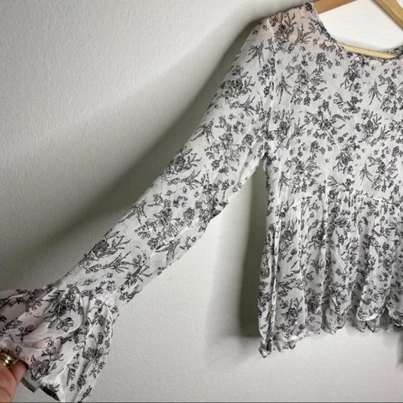 Zara floral sheer with sequence accent bell sleeves top blouse - Picture 4 of 9